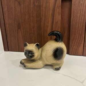 Vintage ceramic cat figurine home decor Kitsch tchotchkes